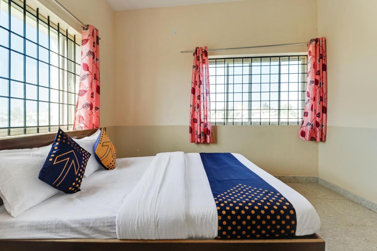 Spot On 76940 Sri Annapoorneshwari Residency Boarding & Lodging Hotell Hassan Eksteriør bilde