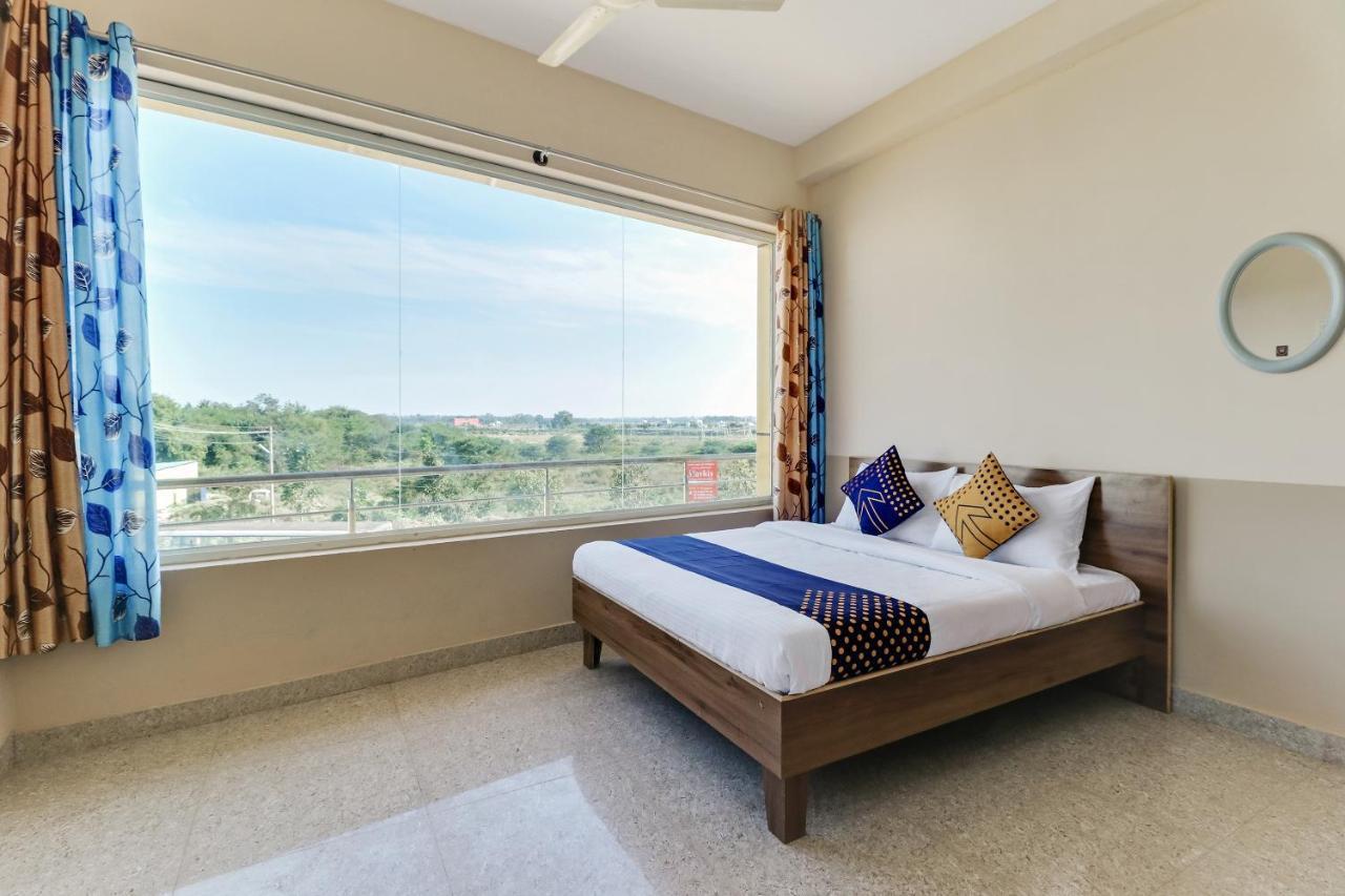 Spot On 76940 Sri Annapoorneshwari Residency Boarding & Lodging Hotell Hassan Eksteriør bilde