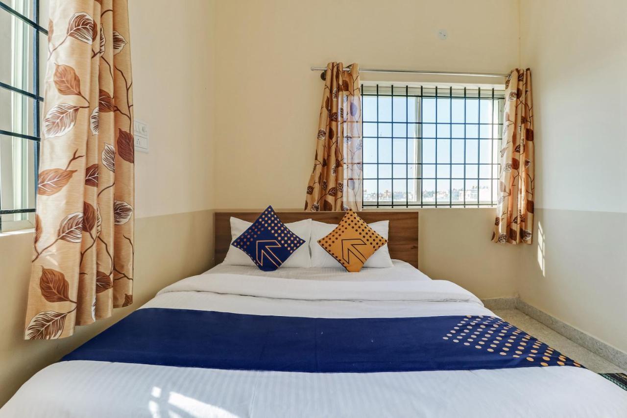 Spot On 76940 Sri Annapoorneshwari Residency Boarding & Lodging Hotell Hassan Eksteriør bilde