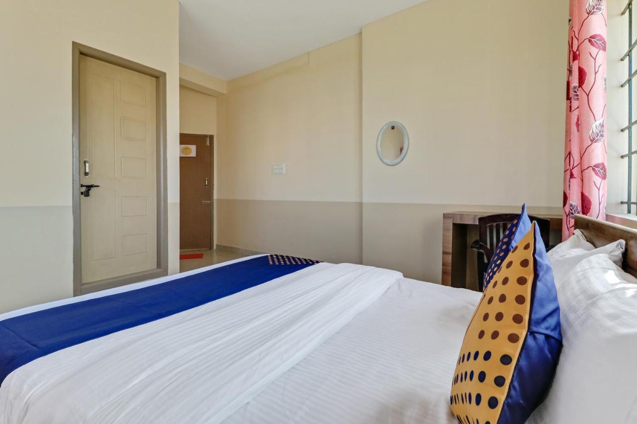 Spot On 76940 Sri Annapoorneshwari Residency Boarding & Lodging Hotell Hassan Eksteriør bilde