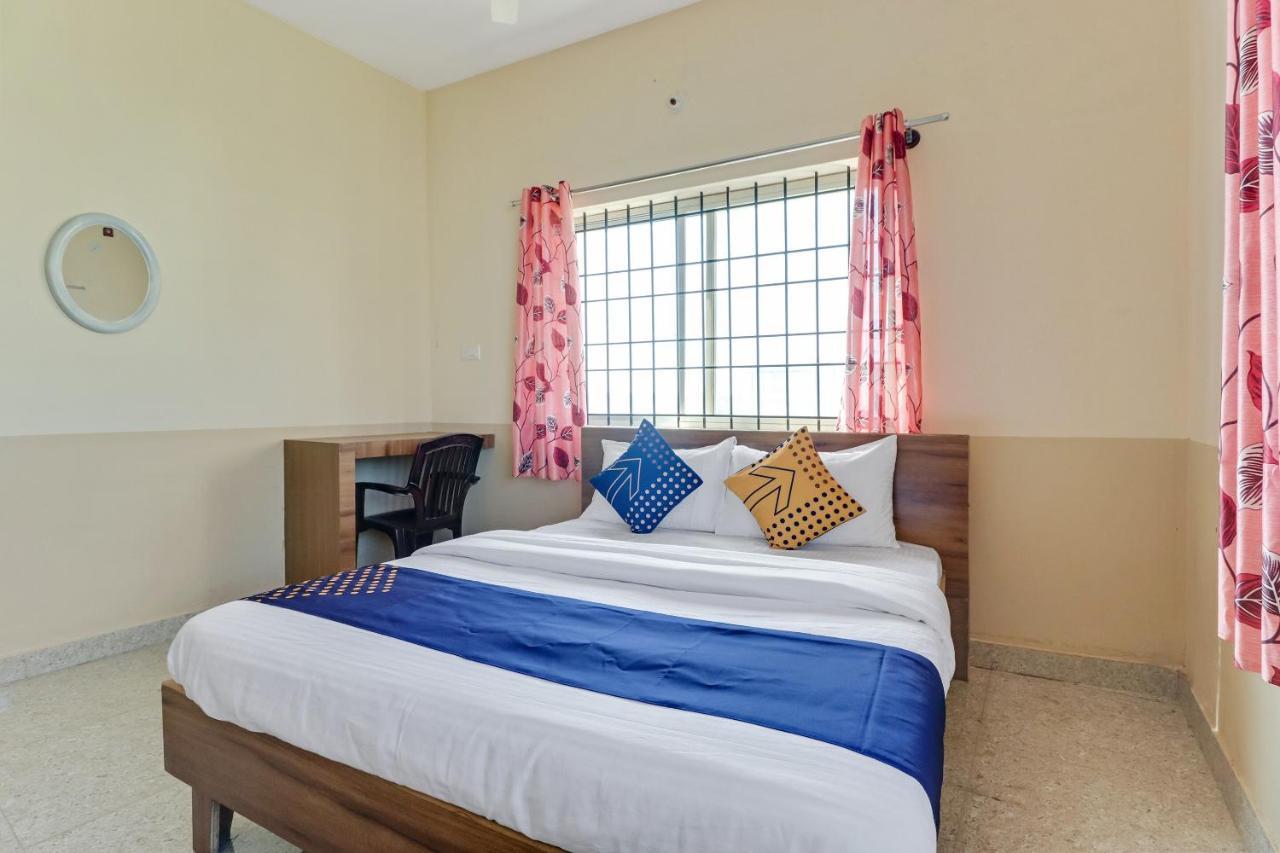 Spot On 76940 Sri Annapoorneshwari Residency Boarding & Lodging Hotell Hassan Eksteriør bilde