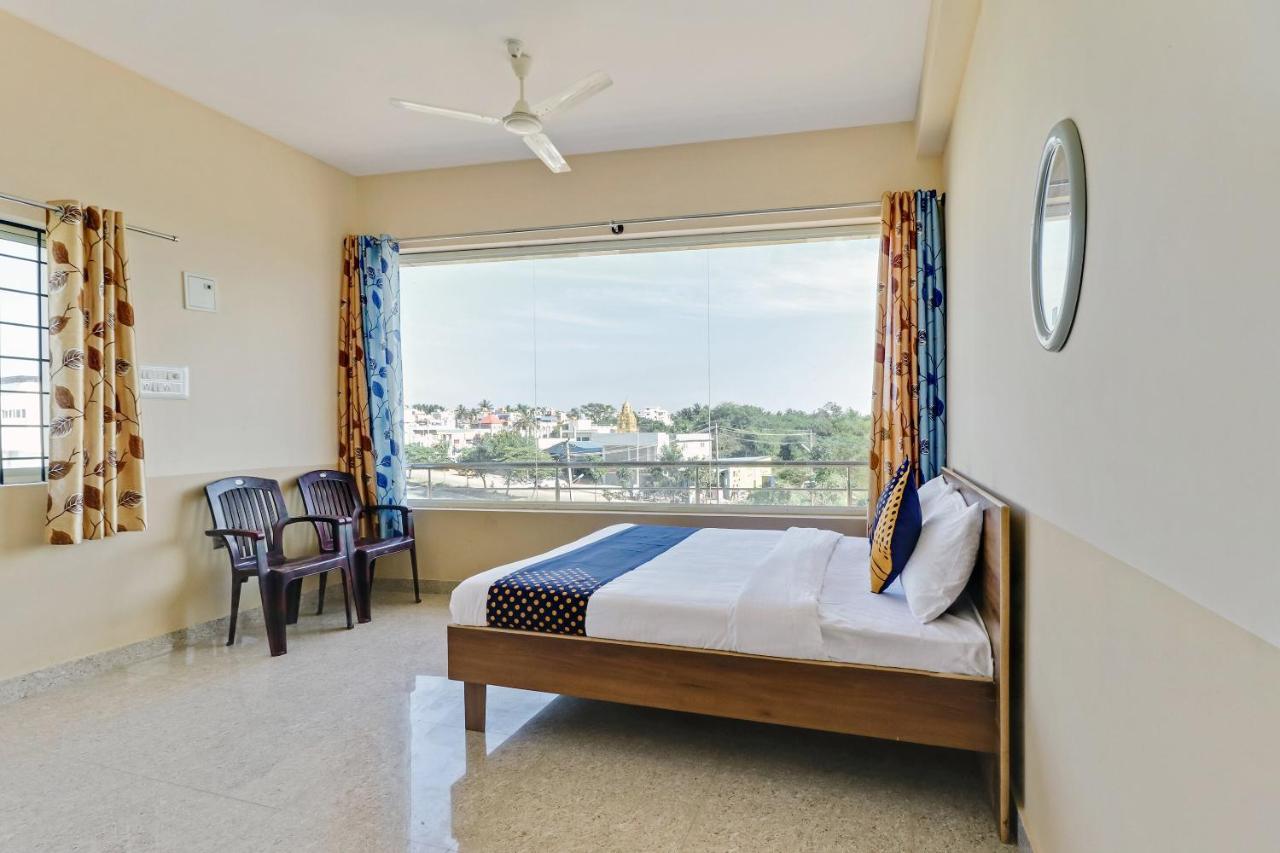 Spot On 76940 Sri Annapoorneshwari Residency Boarding & Lodging Hotell Hassan Eksteriør bilde