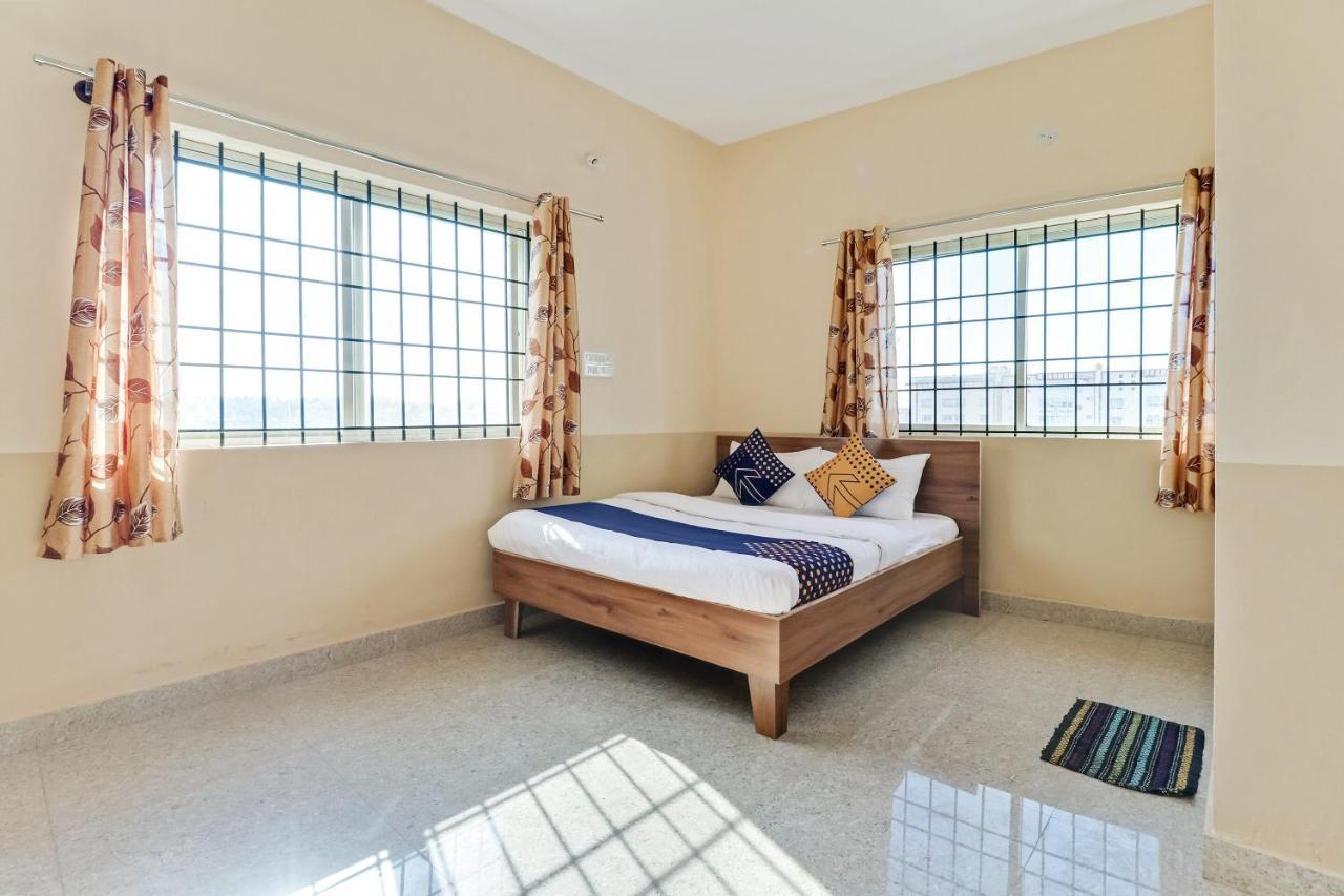 Spot On 76940 Sri Annapoorneshwari Residency Boarding & Lodging Hotell Hassan Eksteriør bilde