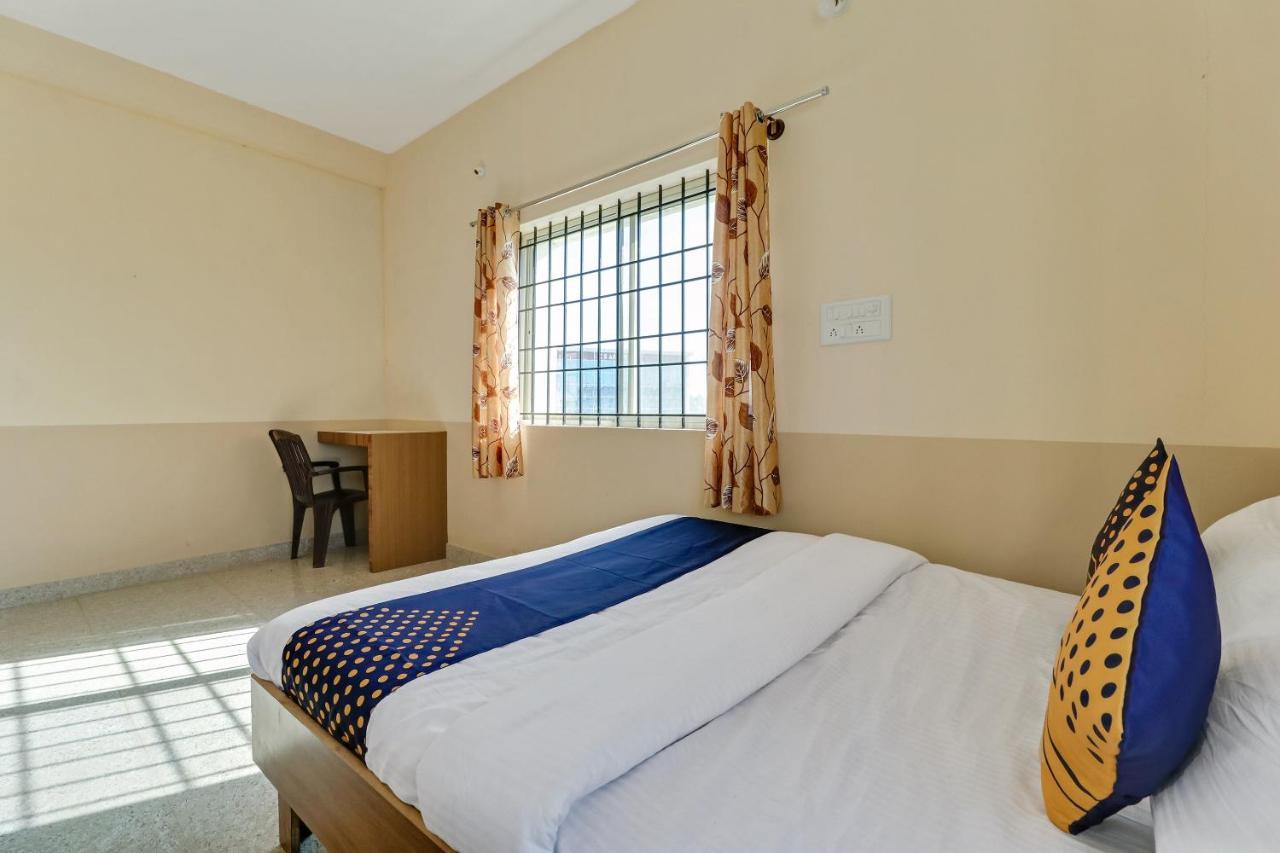 Spot On 76940 Sri Annapoorneshwari Residency Boarding & Lodging Hotell Hassan Eksteriør bilde